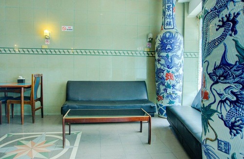 Palembang House | Cozy Double Escape W/Free WiFi and Parking