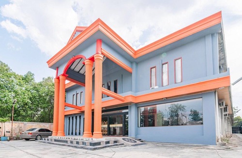 Pekanbaru House | Cozy Double Escape with Free WiFi and Parking