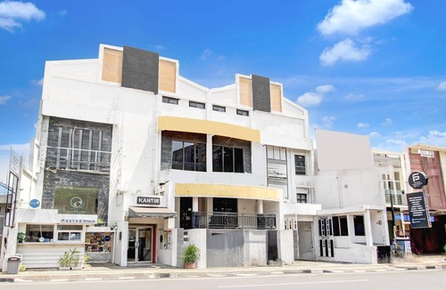 Semarang House | Cozy Double Escape W/Free WiFi and Parking