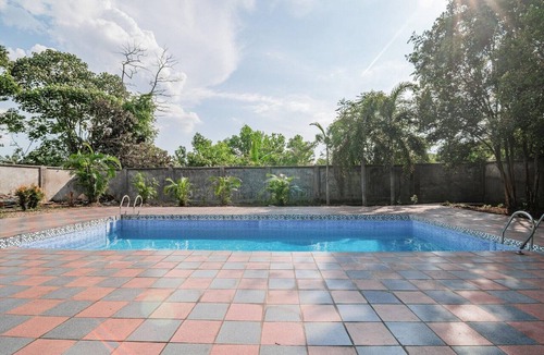 Pekanbaru House | Cozy Twin Escape with Free WiFi and Parking