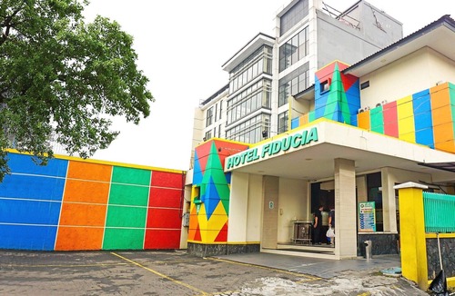 East Jakarta House | Cozy Twin Escape with Free WiFi and Parking