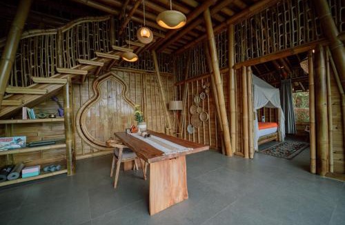 Selat Villa | CR Tris Casa De Bambú