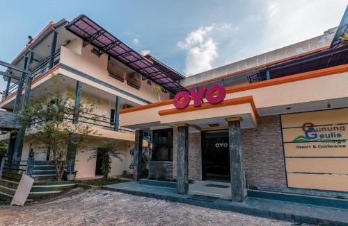 Megamendung Hotel | Dancenter Gunung Geulis Villagee