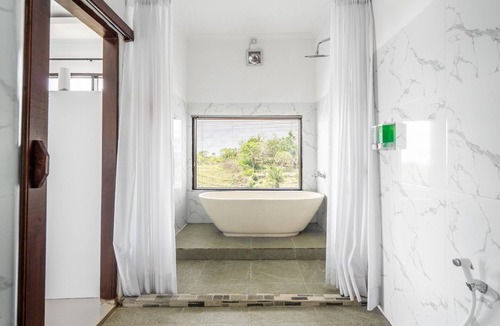 Penida Island Hotel | Deluxe Bungalow with Bathtub, Pini Sentana Village