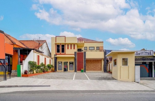 Bandar Lampung House | Deluxe Retreat Near Pahoman Stadium