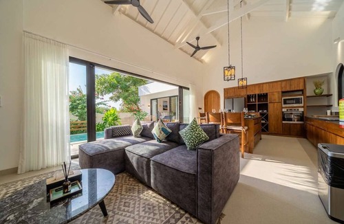 Pecatu Villa | Designer 4BR Villa w Pool, Sauna & Beach Nearby