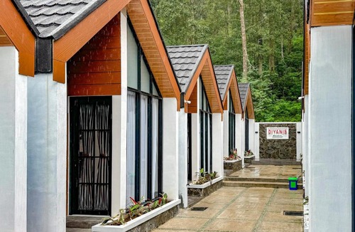 Hargomulyo Hotel | Diyanis Glamping Syariah Sekipan Tawangmangu Mitra RedDoorz