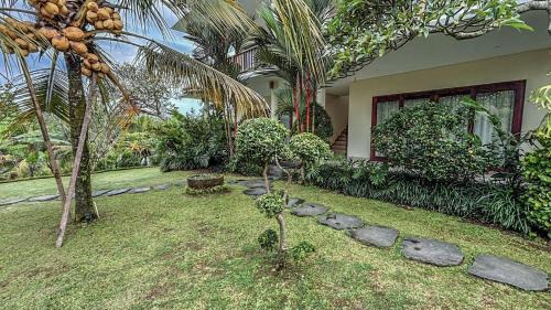 Pejeng Kawan House | DLobong Suites Ubud with Bathtub and Garden View