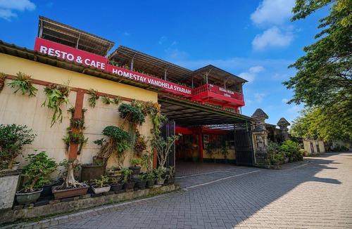 Surabaya House | Double Room near City of Tomorrow Mall