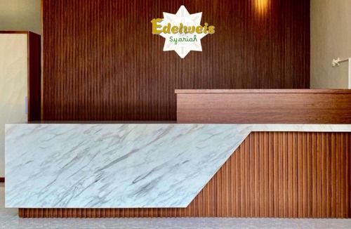 Sumbawa Besar Hotel | Edelweis Syariah Near Sultan Muhammad Kaharuddin Airport