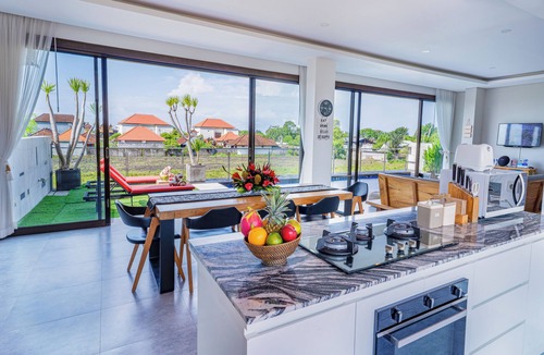 Kerobokan Villa | Elegant, 4-Bedroom Villa in Central Seminyak