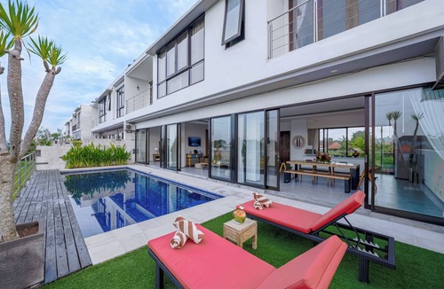 Kerobokan Villa | Elegant, 4-Bedroom Villa in Central Seminyak