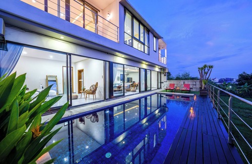 Kerobokan Villa | Elegant, 4-Bedroom Villa in Central Seminyak