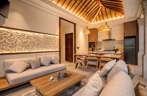 Kerobokan Villa | Elegant 4BR Retreat with Cozy Ambience