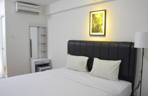 Jatinegara Apartment | Elegant and Comfy Studio at Bassura City Apartment By Travelio