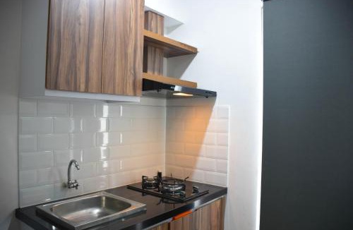 Jatinegara Apartment | Elegant and Comfy Studio at Bassura City Apartment By Travelio