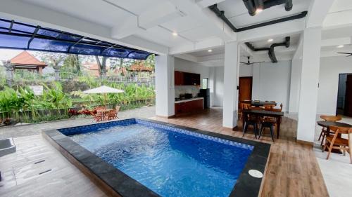 Babakan Hotel | Escotel Majestica