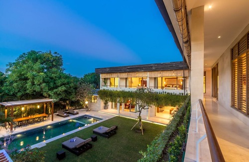 Jimbaran Bay Villa | Exclusive Luxury 5BR Villa, Jimbaran! - GORGEOUS Lounging Area By The Pool!