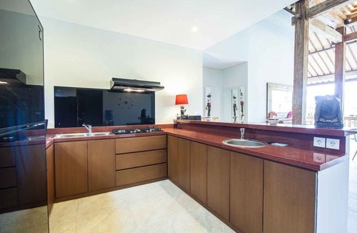 Umalas House | Extensive garden with swimming pool Villa
