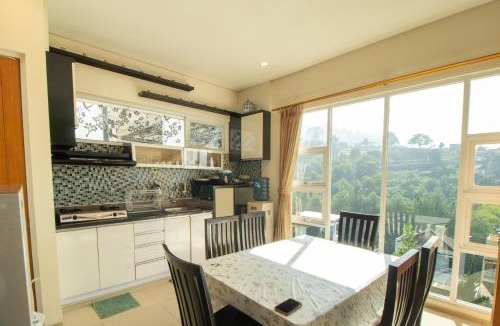 Bandung Villa | Family Only Villa with City View - De Reiz Spring Hills Syariah 4BR