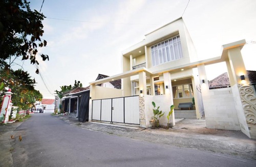 Sleman House | Family Villa in Central Sleman