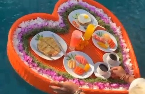 Melayang Bed & Breakfast | Galang hari villa