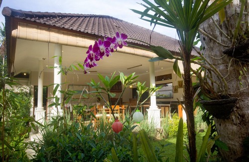 Melayang Villa | Garden 1BR Villa With A Large Pool! - 6Min Drive To The Monkey Forest!