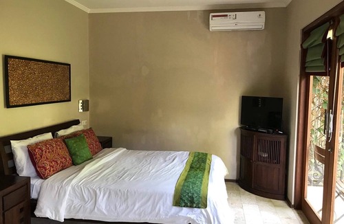 Kedewatan Apartment | Garden Apartment with Shared Swimming Pool