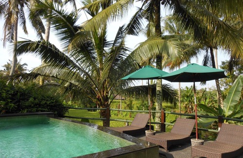 Kedewatan Apartment | Garden Apartment with Swimming Pool