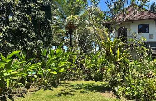 Kedewatan Apartment | Garden Apartment with Swimming Pool