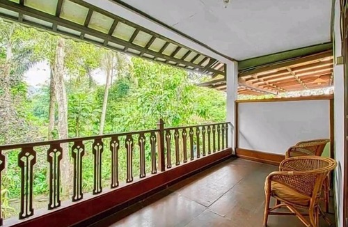 Megamendung Hotel | GG House Happy Valley