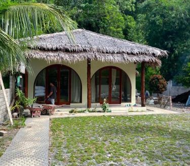 Bukit Lawang Hotel | Gino's Jungle Lodge - Restaurant & Jungle Trekking
