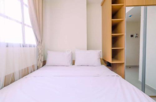 Pondokcina Apartment | Good Choice and Strategic 2BR without Living Room Evenciio Apartment By Travelio