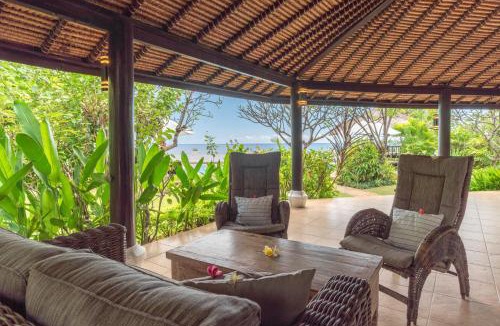 Dencarik Villa | Gorgeous beachfront villa Lovina