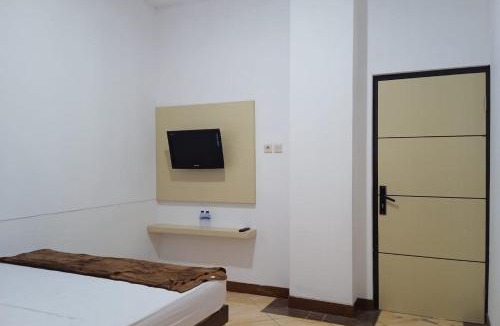 Purwokerto Hotel | Gorland Hostel Syariah near GOR Satria Purwokerto RedPartner