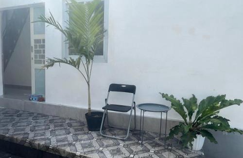 Jimbaran Bay House | Guesthouse walking distance to Beach with share kitchen