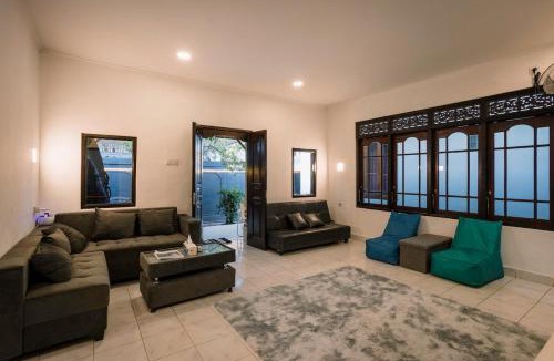Downtown Kuta Villa | Hawaiian Beach House
