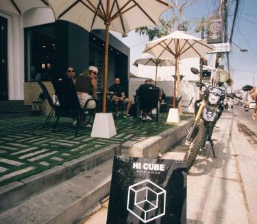Batu Bolong Hostel | Hi Cube Hostel