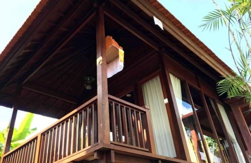 Sayan Villa | Hidden Point Villa 5 minutes to rice field walk. Wooden House with Large Pool