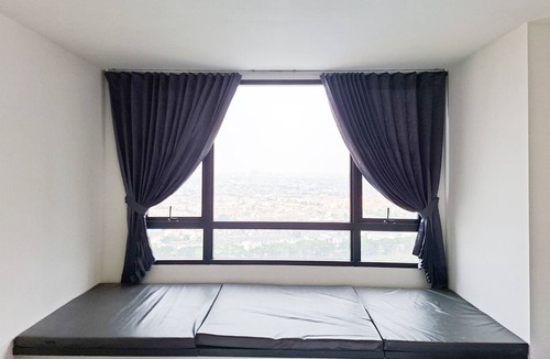 Panunggangan Utara Apartment | Homey Studio Room With City View At Apartment Collins Boulevard