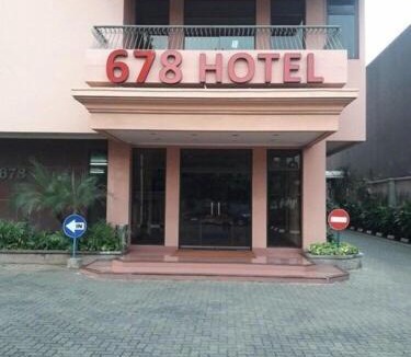 East Jakarta Hotel | Hotel 678 Cawang powered by Cocotel