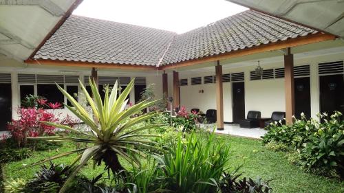 Cisarua Hotel | Hotel Cisarua Indah