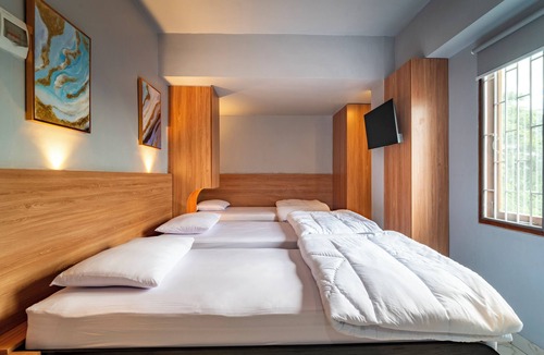 Sunset Road Hotel | Hotel Dakozi Living