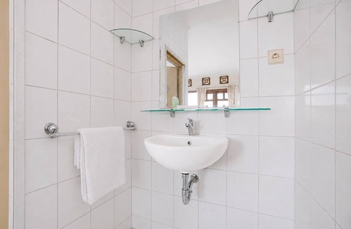 Bungurasih Hotel | Hotel O near City of Tomorrow Mall