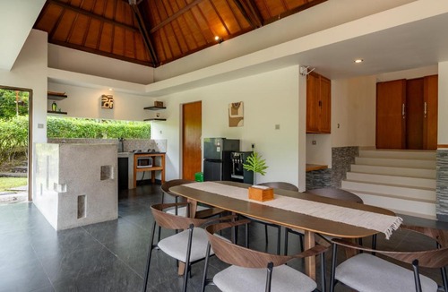 Melayang Villa | Hutan Sawah Villa by Betterplace