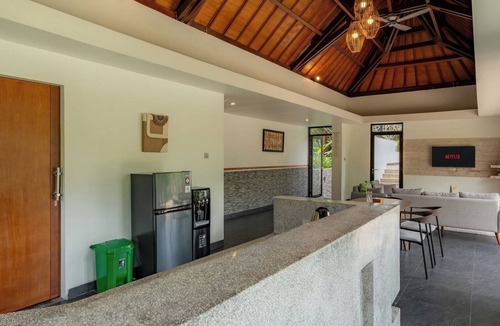 Melayang Villa | Hutan Sawah Villa