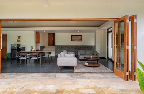 Melayang Villa | Hutan Sawah Villa