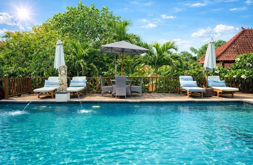 Mushroom Bay Hotel | Island Cabanas