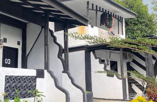 Bukit Lawang House | Jungle Edie Budget Hostel Air-Conditioned & Hot Shower "Book your jungle trekking tour with us"