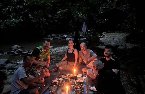 Bukit Lawang House | Jungle Edie Budget Hostel Air-Conditioned & Hot Shower "Book your jungle trekking tour with us"